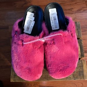 Women’s Carvela Magenta/HOT PINK Fur Mules, Size 7.5 NWT